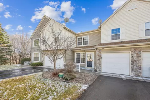 2017 Poppy Dr, Chanhassen, MN 55317