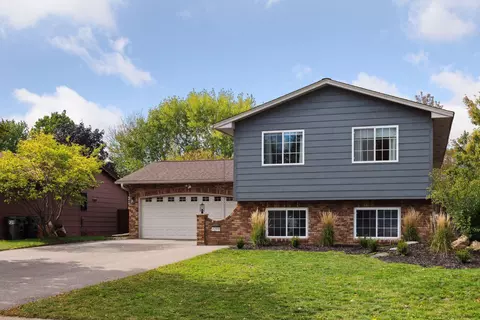 4299 Sun Cliff Rd, Eagan, MN 55122 photo 2