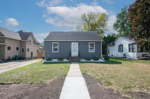 315 4th St SW, Pine Island, MN 55963