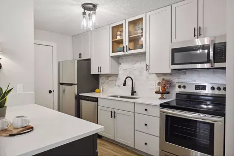2041 N Park Dr #5, Saint Paul, MN 55119