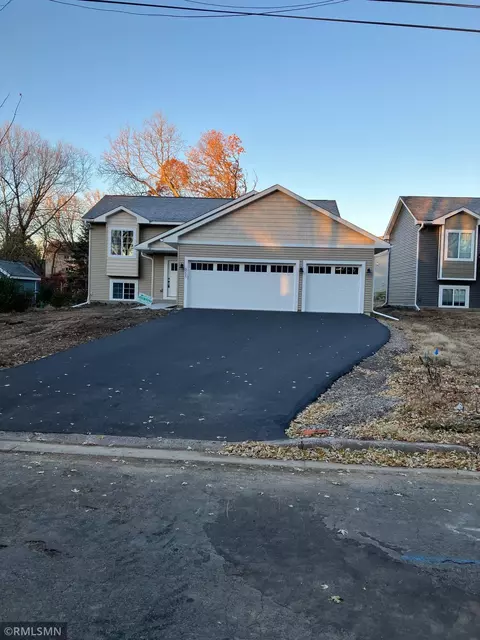 2225 6th St N, North Saint Paul, MN 55109