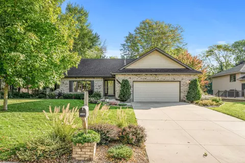 10309 Wildwood Rd, Bloomington, MN 55437