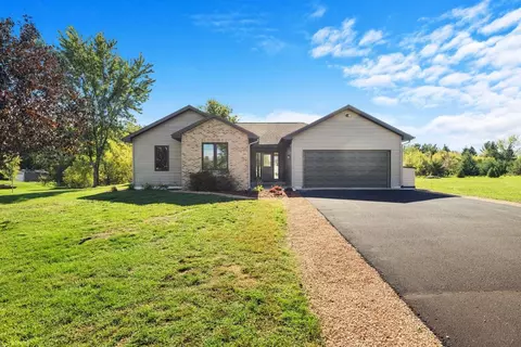 112 Kreekview Dr, Osceola, WI 54020