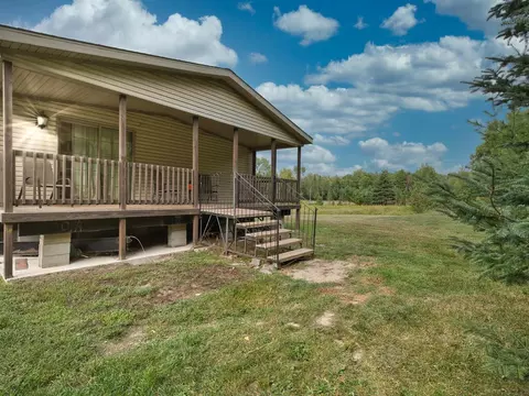 27884 Mallum Dr, Bovey, MN 55709