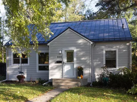 804 1st St W, Northfield, MN 55057