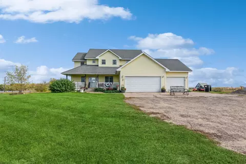 36875 Oriole Ave, Lindstrom, MN 55045