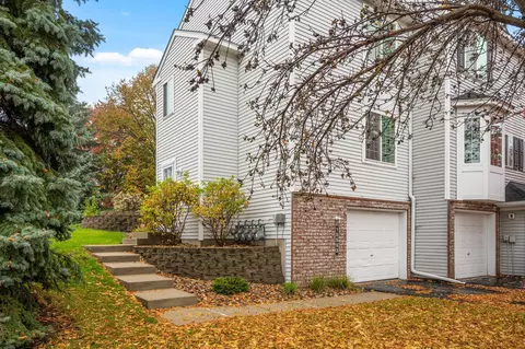 15553 Flyboat Ln, Apple Valley, MN 55124