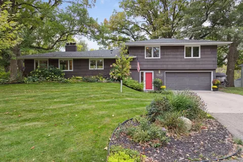 11511 Friar Ln, Minnetonka, MN 55305