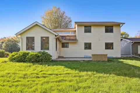 731 Golden Meadow Rd, Eagan, MN 55123 photo 2