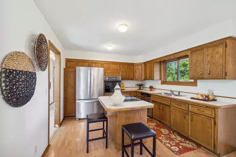 731 Golden Meadow Rd, Eagan, MN 55123 photo 12