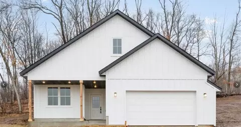 425 Roosevelt Dr, Dresser, WI 54009