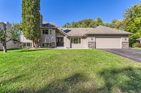 3683 Pineview Dr, Vadnais Heights, MN 55127