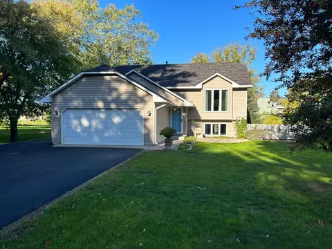 1500 Woodhill Rd, Burnsville, MN 55337