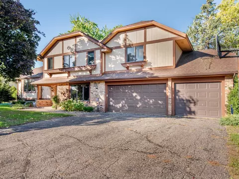 1889 Twin Circle Dr, Mendota Heights, MN 55118