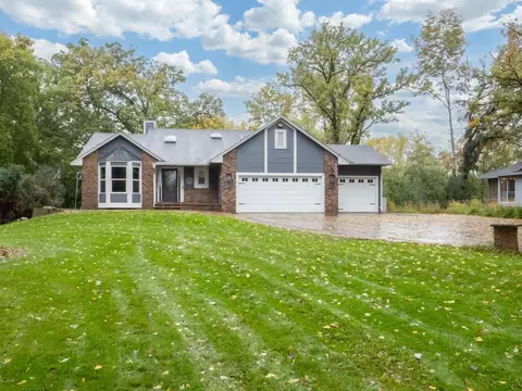 2504 Helena Ave N, Oakdale, MN 55128