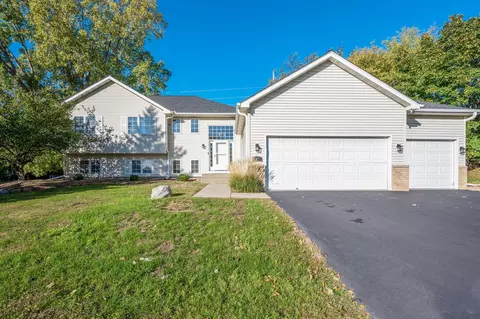 13420 Commonwealth Dr, Burnsville, MN 55337
