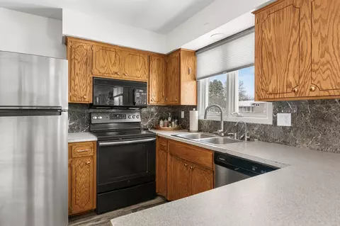 Kitchen - 32145 61st Ave, Saint Cloud, MN 56303 photo 3 of 8