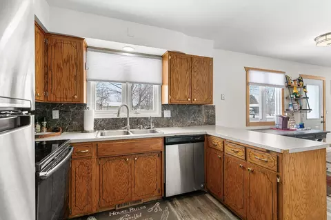 Kitchen - 32145 61st Ave, Saint Cloud, MN 56303 photo 4 of 8