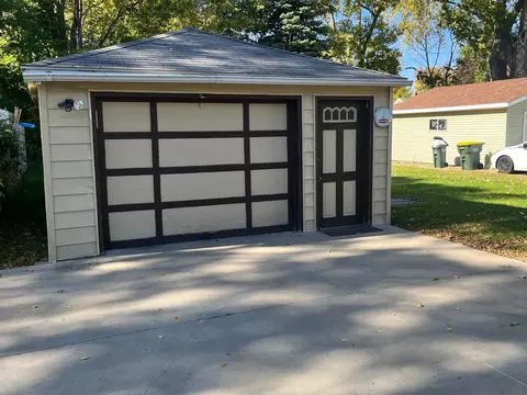 620 13th St SW, Willmar, MN 56201 photo 2