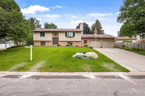 1108 Parkview Ln, Eagan, MN 55123 photo 3