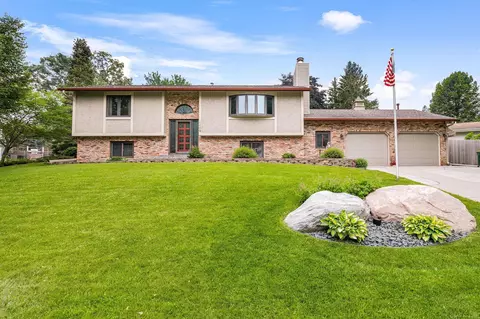 1108 Parkview Ln, Eagan, MN 55123 photo 4