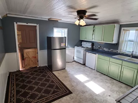 220 E Read St, Le Roy, MN 55951 photo 2