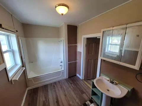 220 E Read St, Le Roy, MN 55951 photo 3