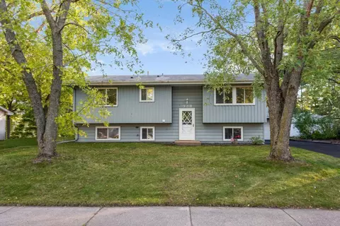 938 Blackoaks Ln, Anoka, MN 55303