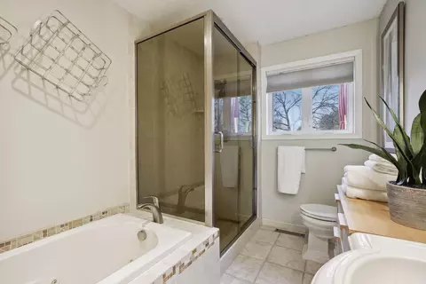4670 Beacon Hill Rd, Eagan, MN 55122 photo 24