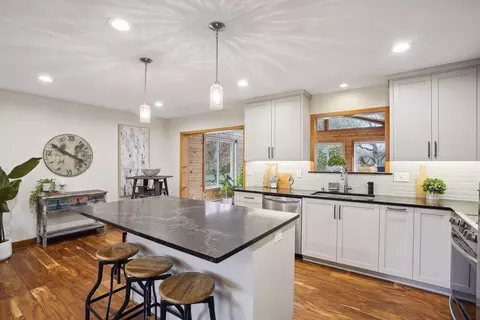 4670 Beacon Hill Rd, Eagan, MN 55122 photo 13