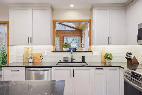 4670 Beacon Hill Rd, Eagan, MN 55122 photo 14