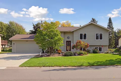 4670 Beacon Hill Rd, Eagan, MN 55122 photo 3