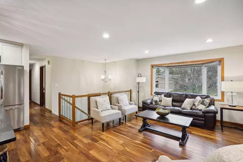 4670 Beacon Hill Rd, Eagan, MN 55122 photo 9