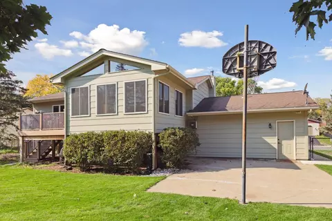 4670 Beacon Hill Rd, Eagan, MN 55122 photo 18