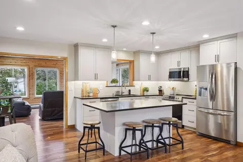 4670 Beacon Hill Rd, Eagan, MN 55122 photo 12