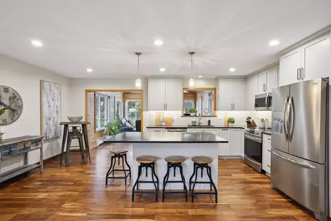 4670 Beacon Hill Rd, Eagan, MN 55122