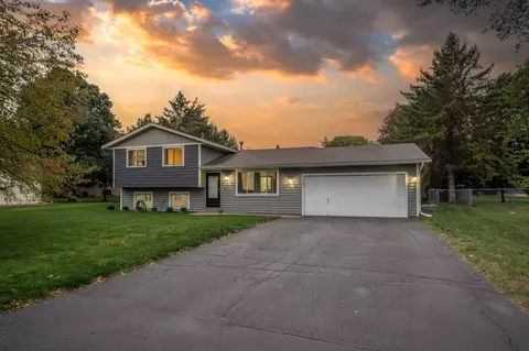 16203 Excelsior Dr, Rosemount, MN 55068