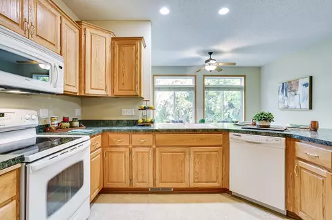 2217 Liberty Ln, Eagan, MN 55122 photo 25