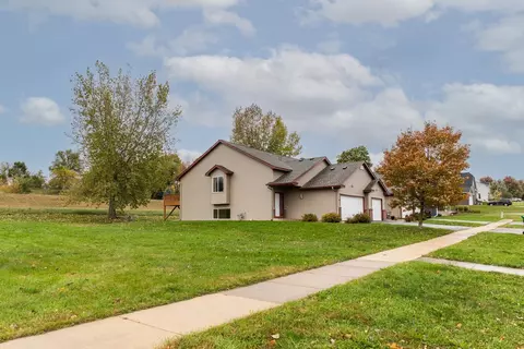 801 10th St SW, Pine Island, MN 55963