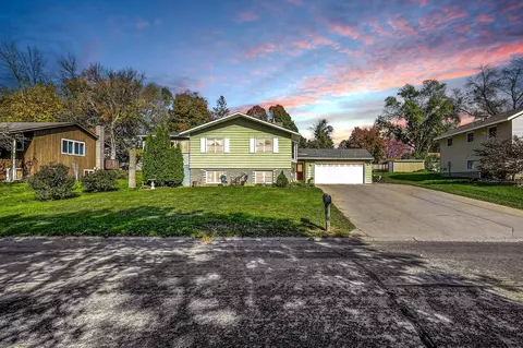 1408 Robinwood Ln, Faribault, MN 55021 photo 3
