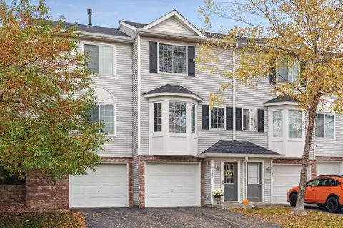7736 Arboretum Village Cir, Chanhassen, MN 55317