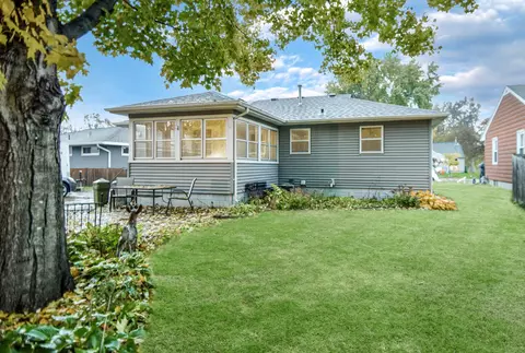 604 7th St E, Chaska, MN 55318 photo 2