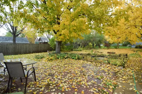 604 7th St E, Chaska, MN 55318 photo 4