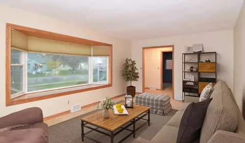 604 7th St E, Chaska, MN 55318 photo 5