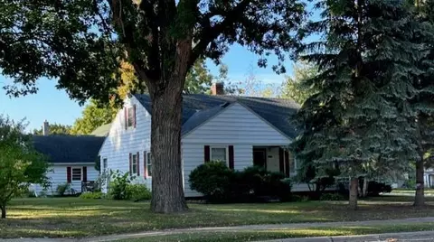 604 6th Ave E, Alexandria, MN 56308