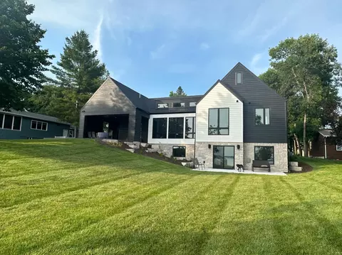 1724 E Shore Dr, Detroit Lakes, MN 56501