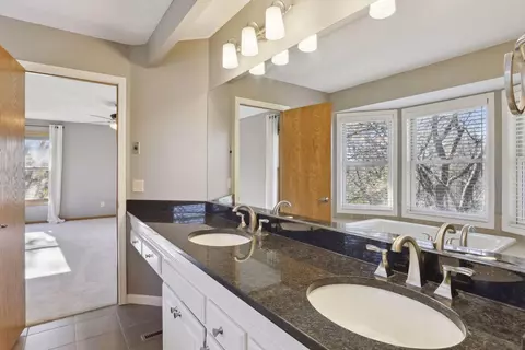 4142 Barrow Ct, Eagan, MN 55123 photo 18
