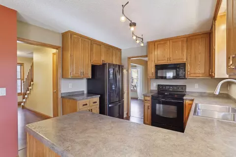 4142 Barrow Ct, Eagan, MN 55123 photo 10