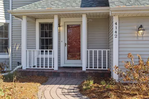 4142 Barrow Ct, Eagan, MN 55123 photo 3