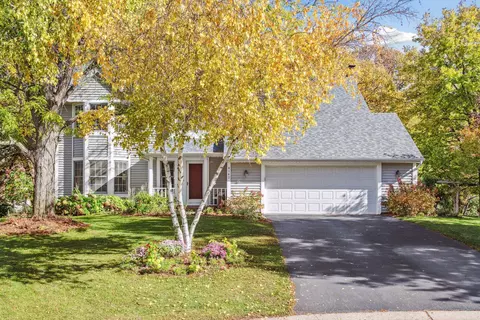 4142 Barrow Ct, Eagan, MN 55123 photo 2